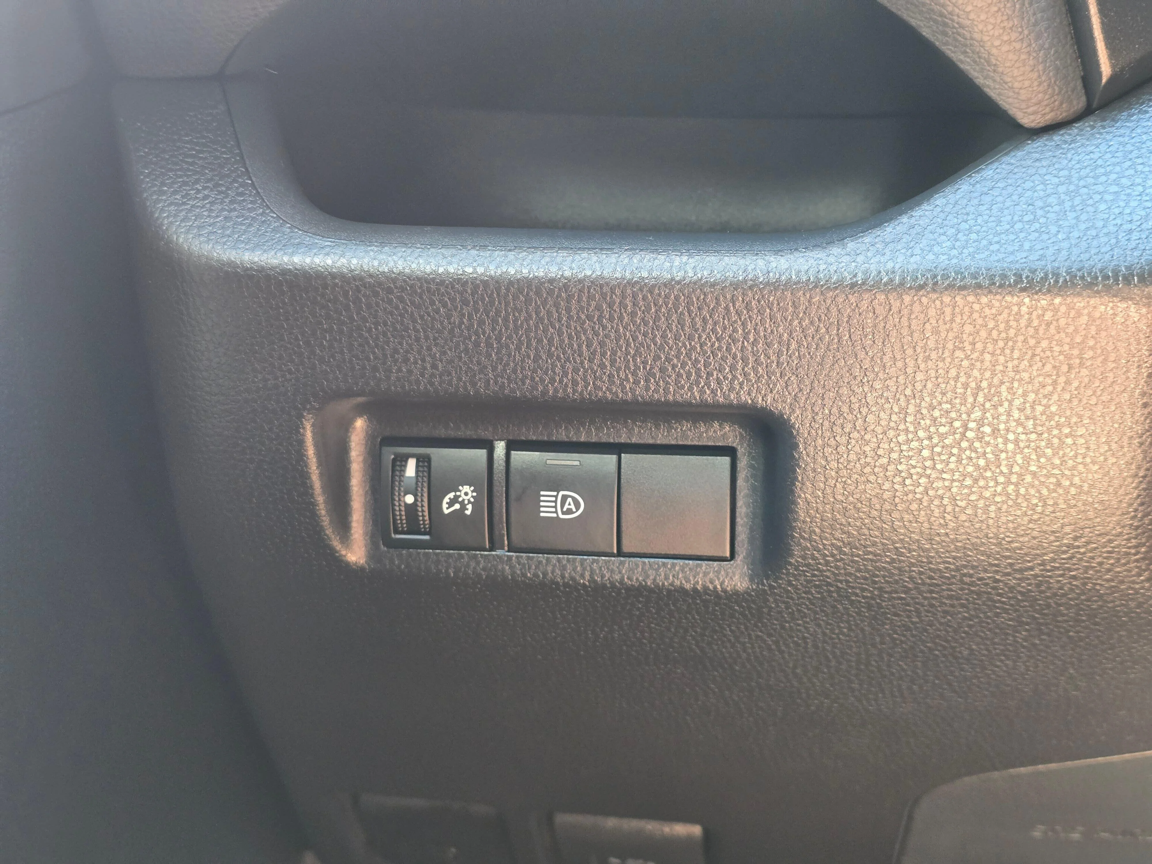 Used 2020 Magnetic Gray Metallic Toyota LE image 17