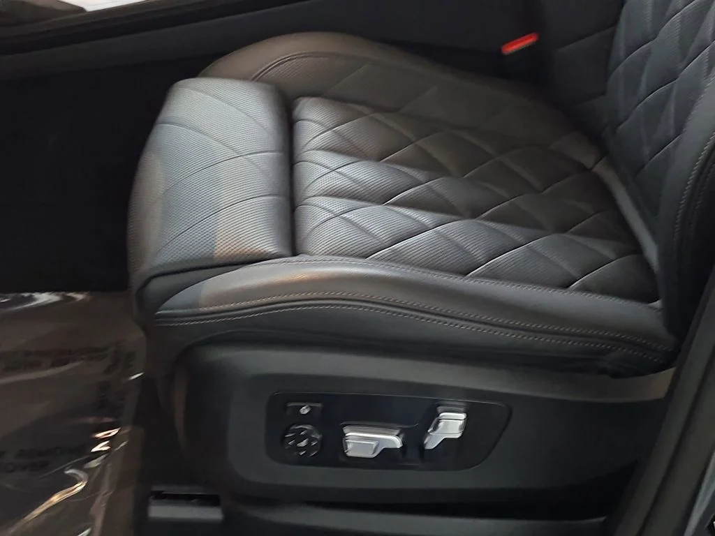 Used 2024 Skyscraper Gray Metallic BMW xDrive40i image 31