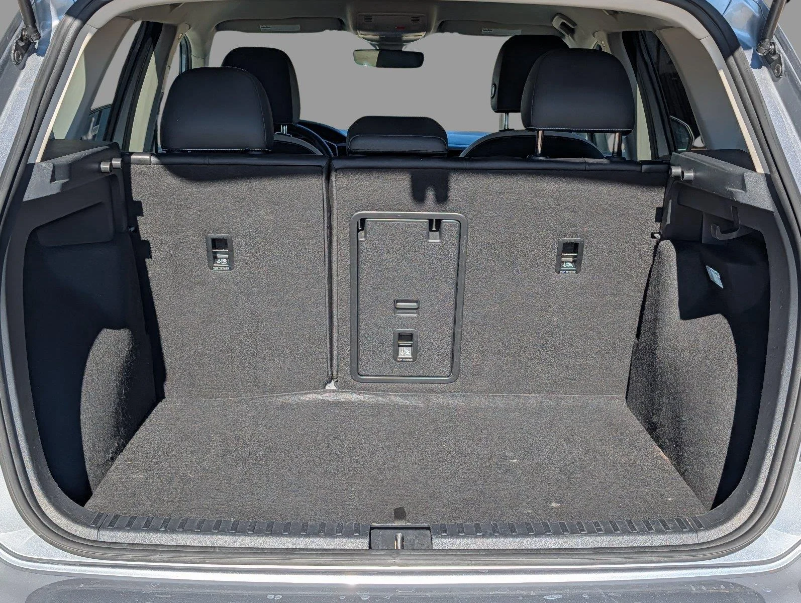 Used 2025 Pyrite Silver Metallic Volkswagen SE image 30