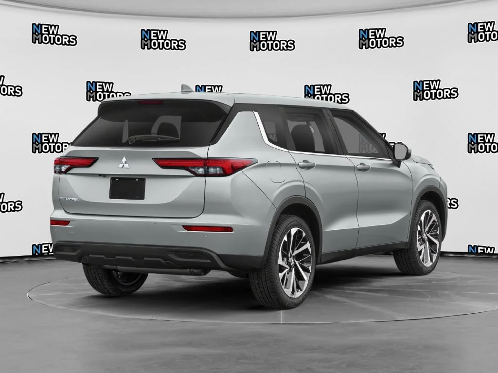 Used 2022 Silver Mitsubishi ES image 2