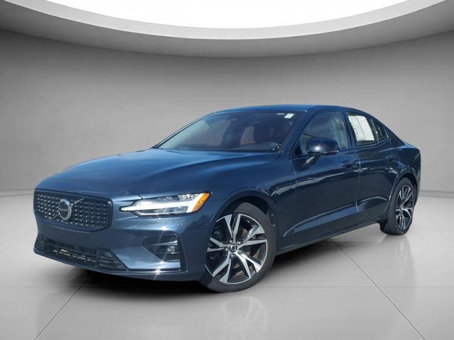2024 Volvo S60 Core Dark Theme