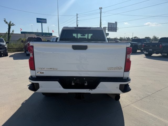 Used 2022 Summit White Chevrolet High Country image 4