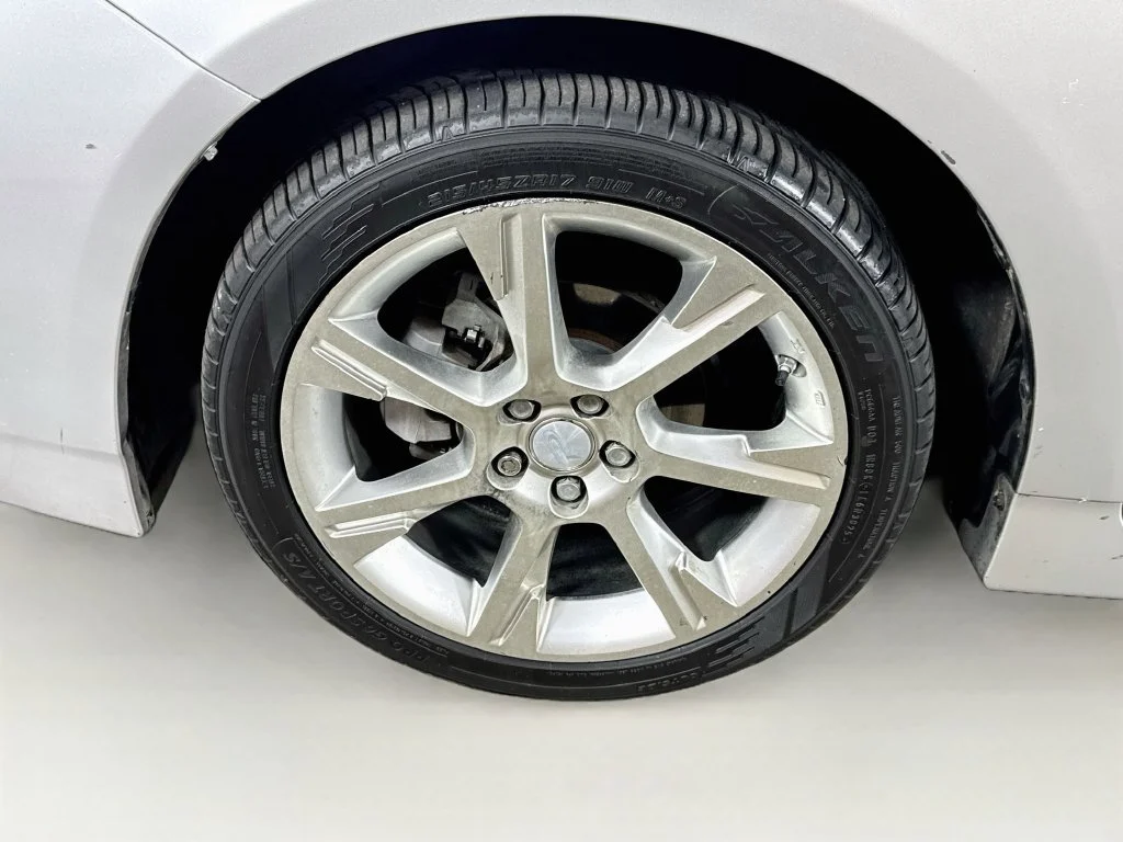 Used 2014 Silver Toyota Three image 37