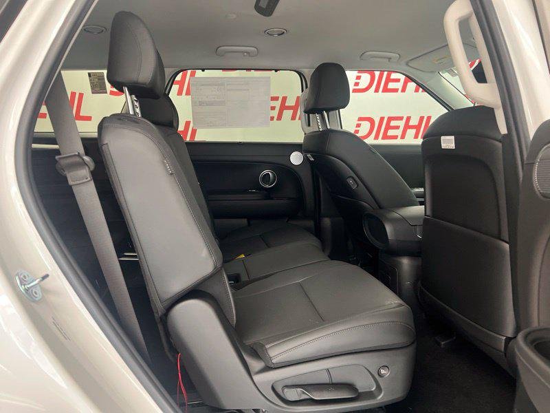 New 2027 White Hyundai SEL 8P image 11