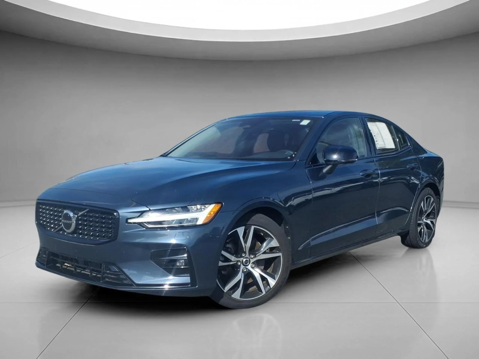 Used 2024 Silver Dawn Metallic Volvo Core Dark Theme image 1