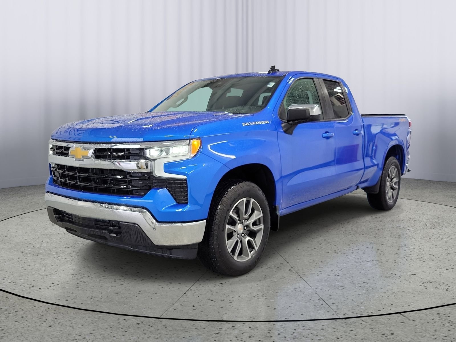 Used 2025 Blue Chevrolet LT image 4