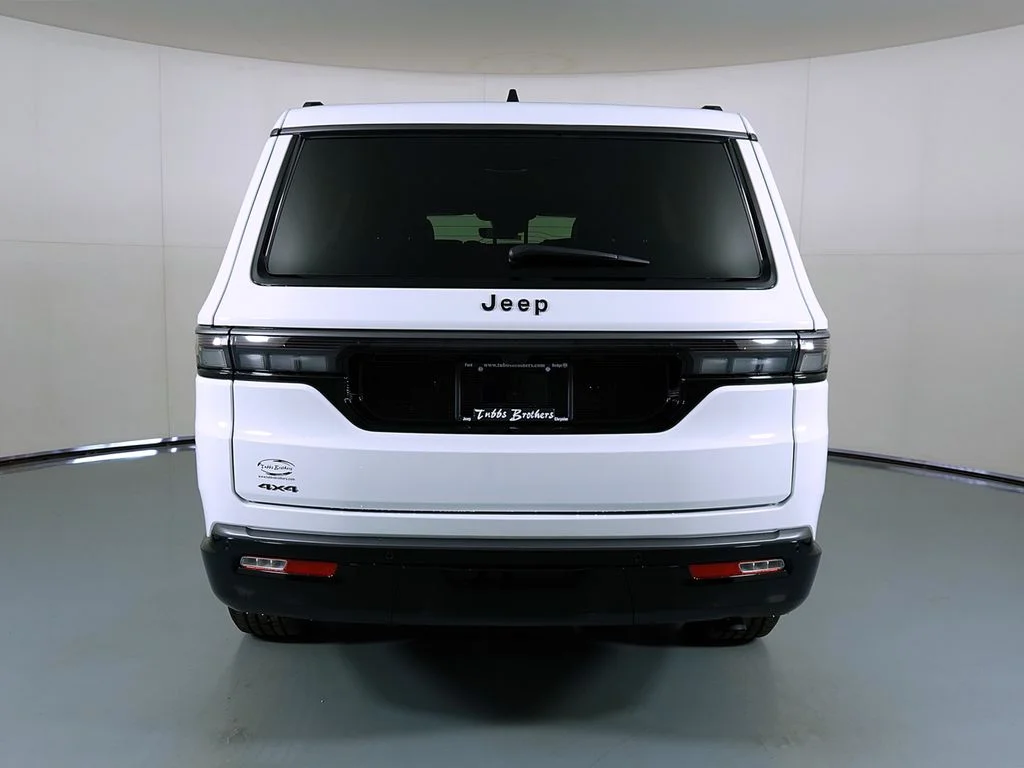 New 2026 Bright White Clear-Coat Exterior Paint Jeep Limited Altitude image 7