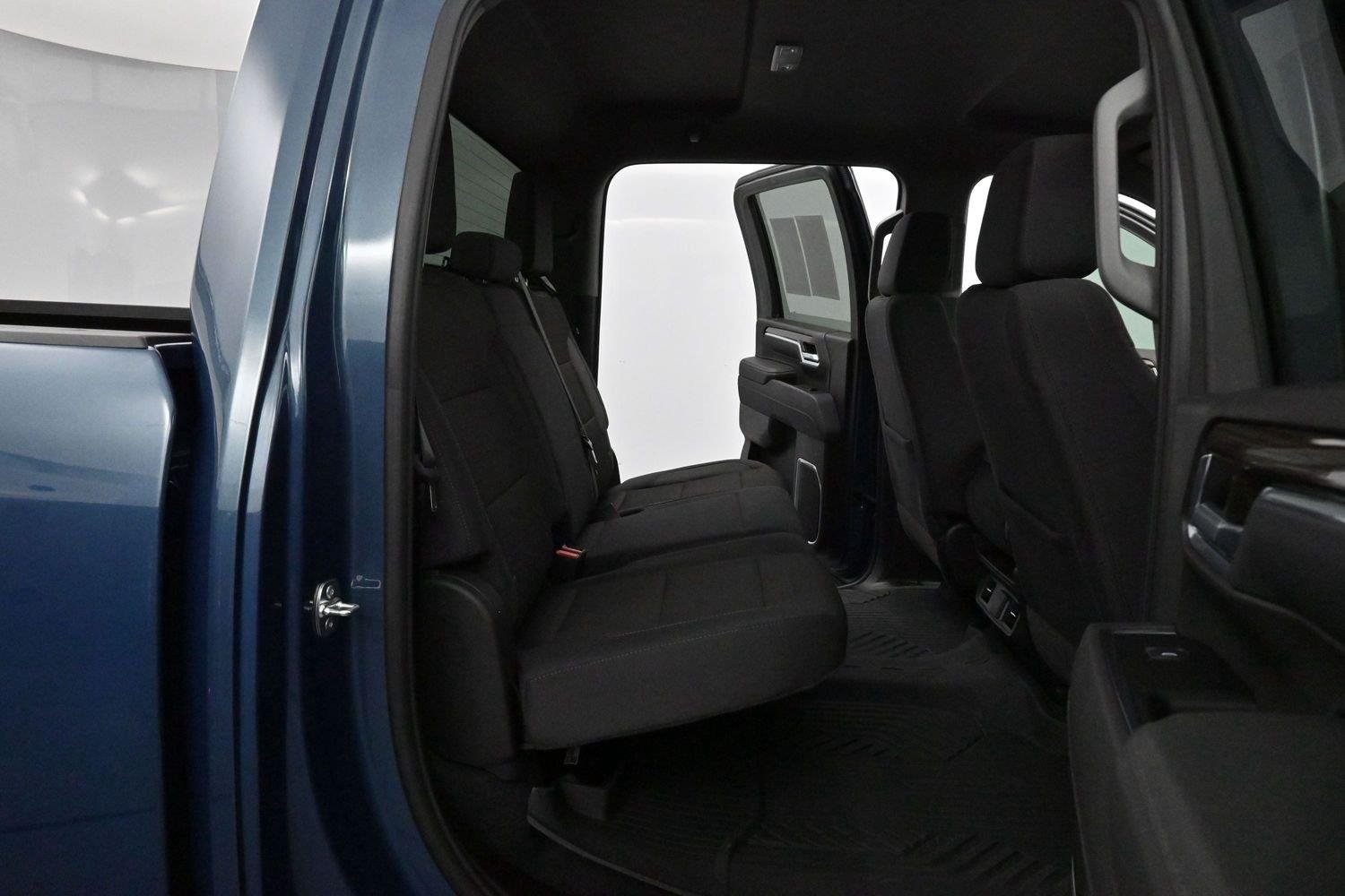 Used 2026 Lakeshore Blue Metallic Chevrolet LT image 31