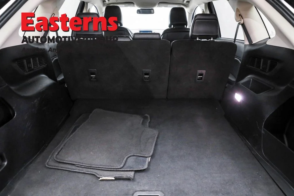 Used 2022 Black Ford SEL image 9