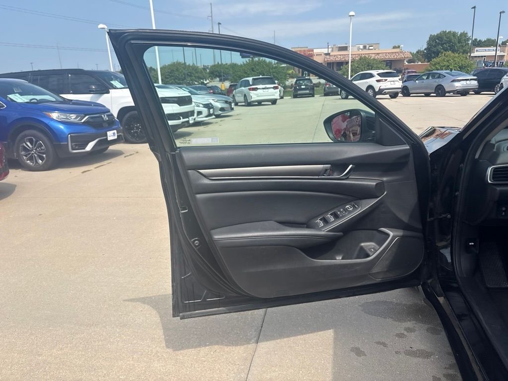 Used 2019 Black Honda LX image 9