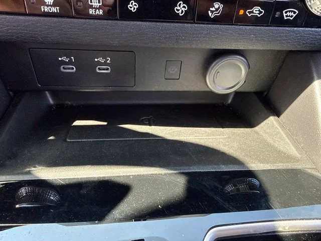 Used 2025  Mitsubishi SE image 44
