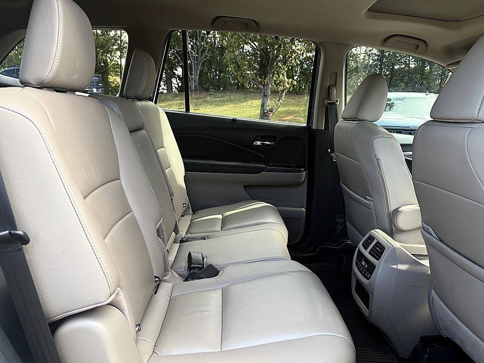 Used 2020 White Honda EX-L image 11