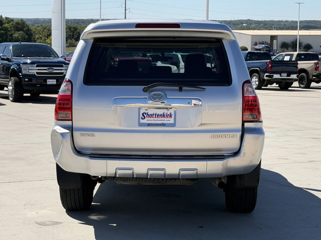 Used 2008 Silver Toyota SR5 image 4