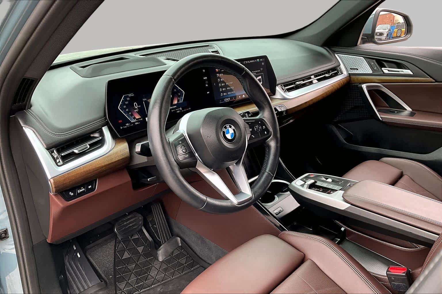 Used 2025 Green Metallic BMW xDrive28i image 18