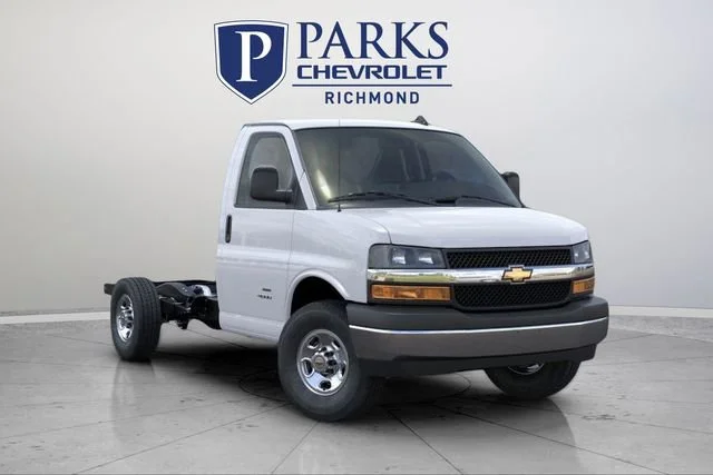 New 2025 Summit White Chevrolet 1WT image 1