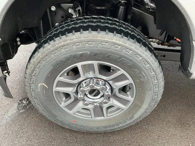 New 2027 Iconic Silver Metallic Ford F-350® Lariat® image 17