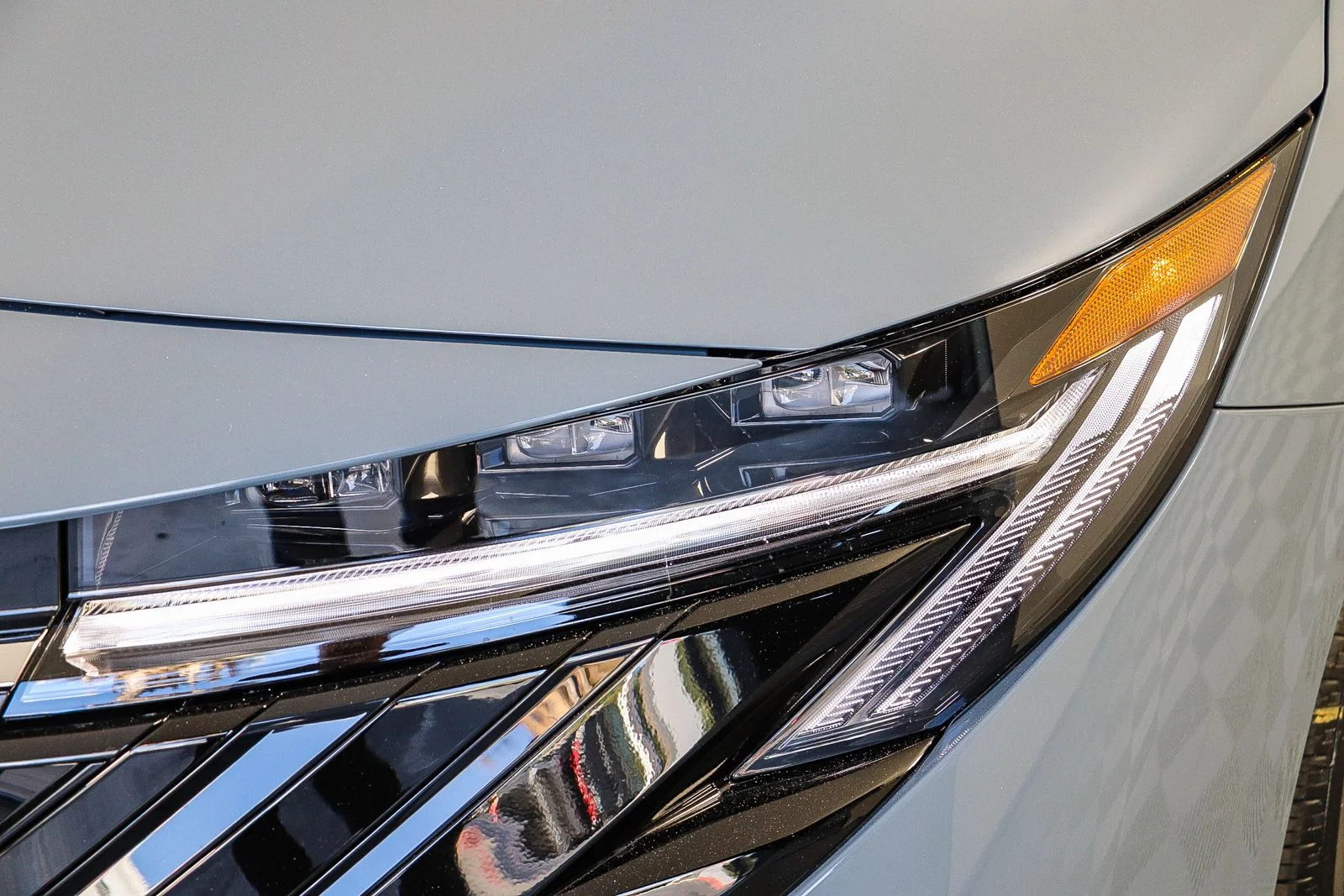 New 2026 Atlantic Gray Metallic Nissan SR image 4