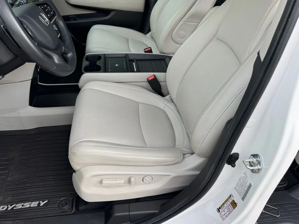 Used 2025 White Honda EX-L image 8