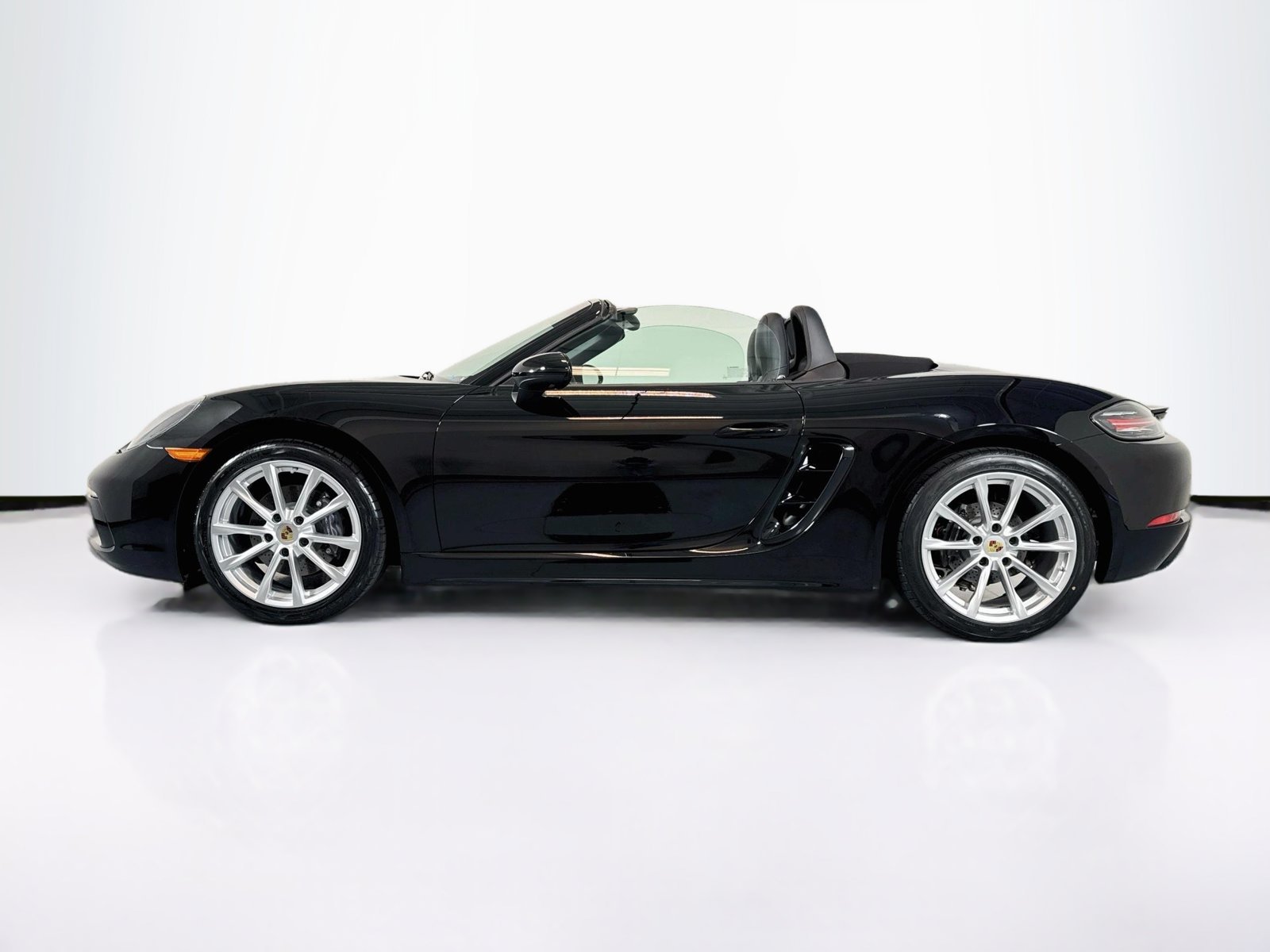Used 2024 Black Porsche  image 2