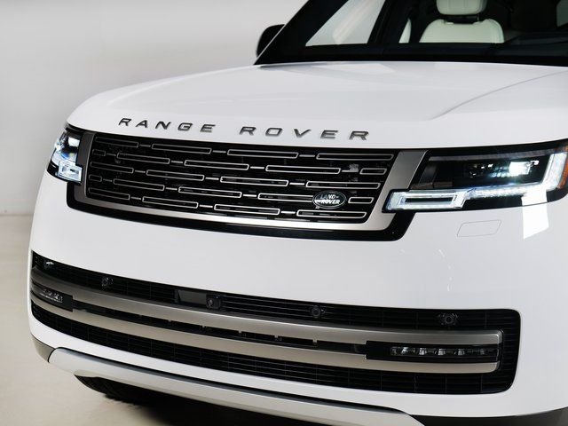 New 2026 Fuji White Land Rover SE image 28
