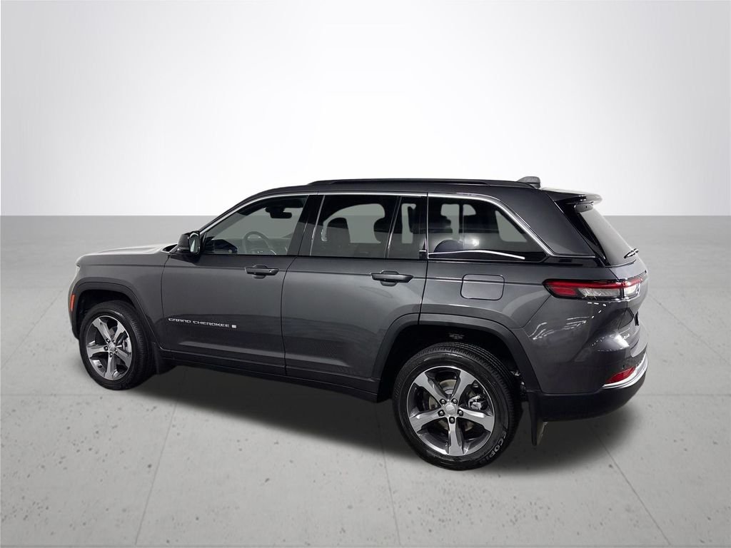 New 2026 Baltic Gray Metallic Clear-Coat Exterior Paint Jeep Limited image 8