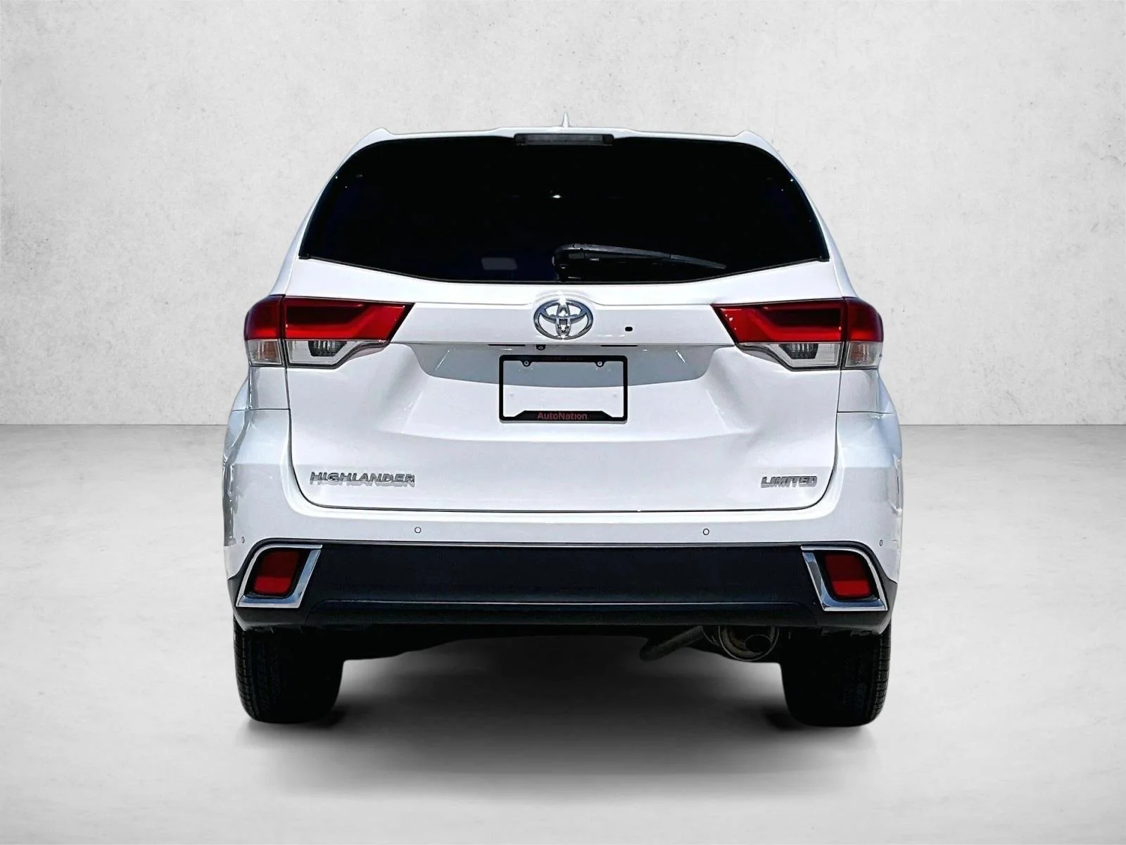 Used 2017 Blizzard Pearl Toyota Limited Platinum image 4