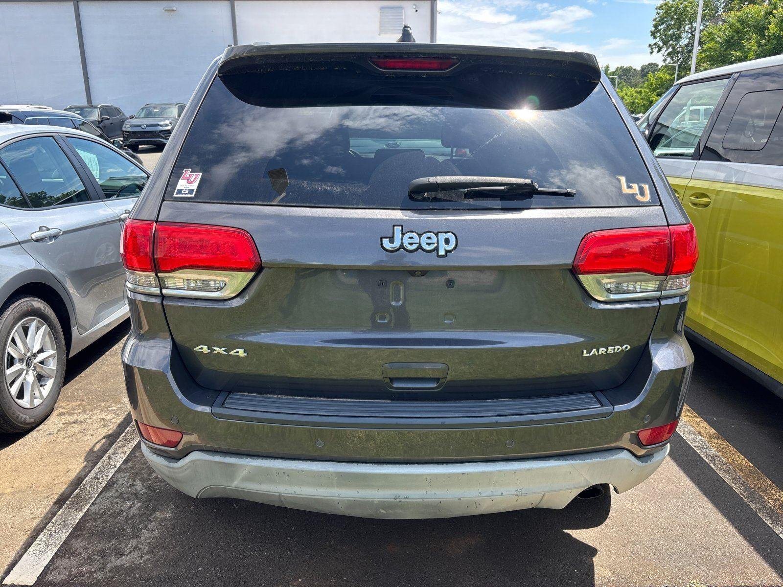 Used 2017 Granite Crystal Metallic Clearcoat Jeep Laredo image 4