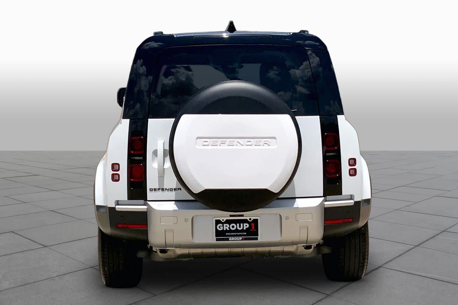 Used 2024 Fuji White Land Rover S image 5