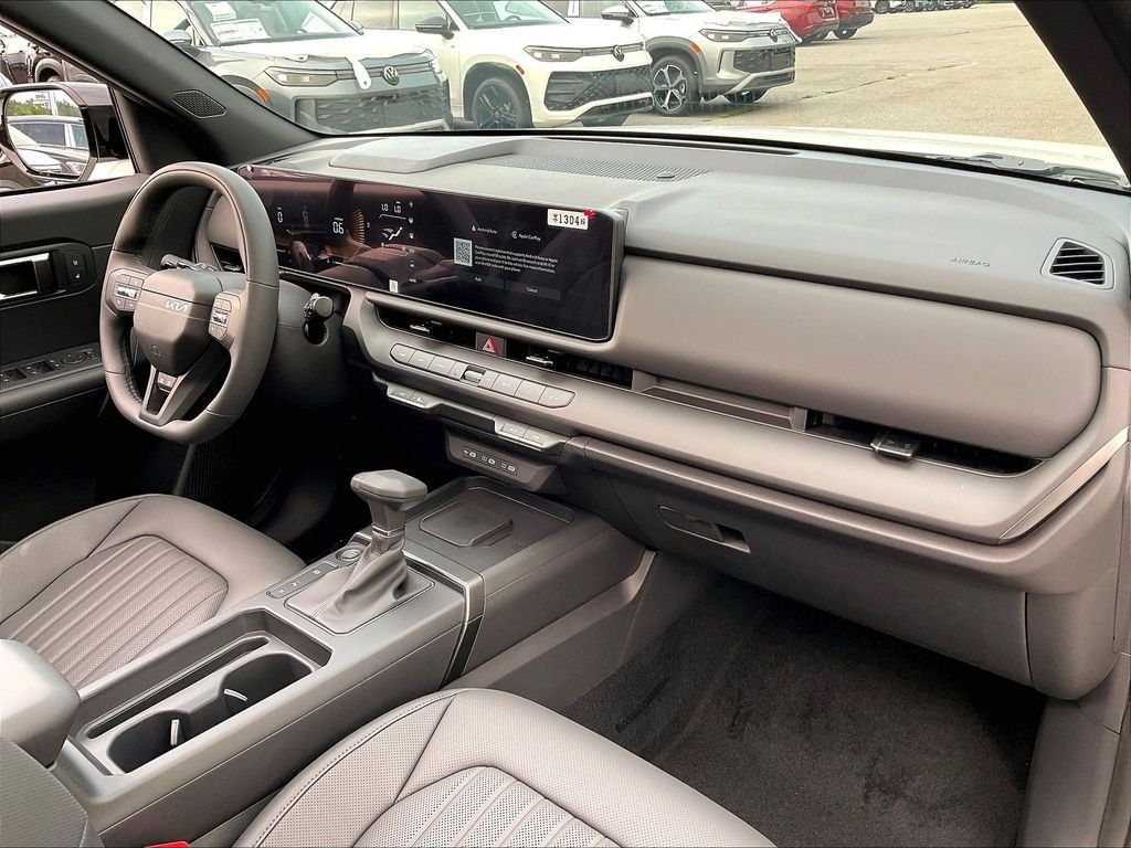 New 2027 Snow White Pearl Kia X-Line image 10