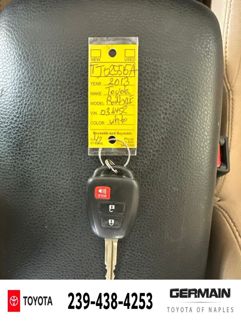 Used 2013 White Toyota XLE image 23