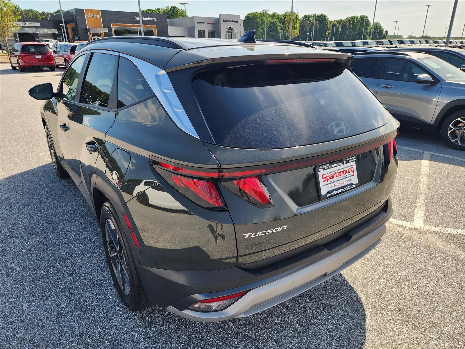 Used 2025 Rockwood Green Hyundai SEL image 4
