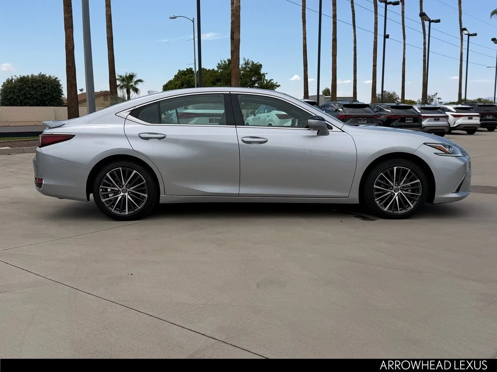 Used 2025 Silver Lexus 300h image 7