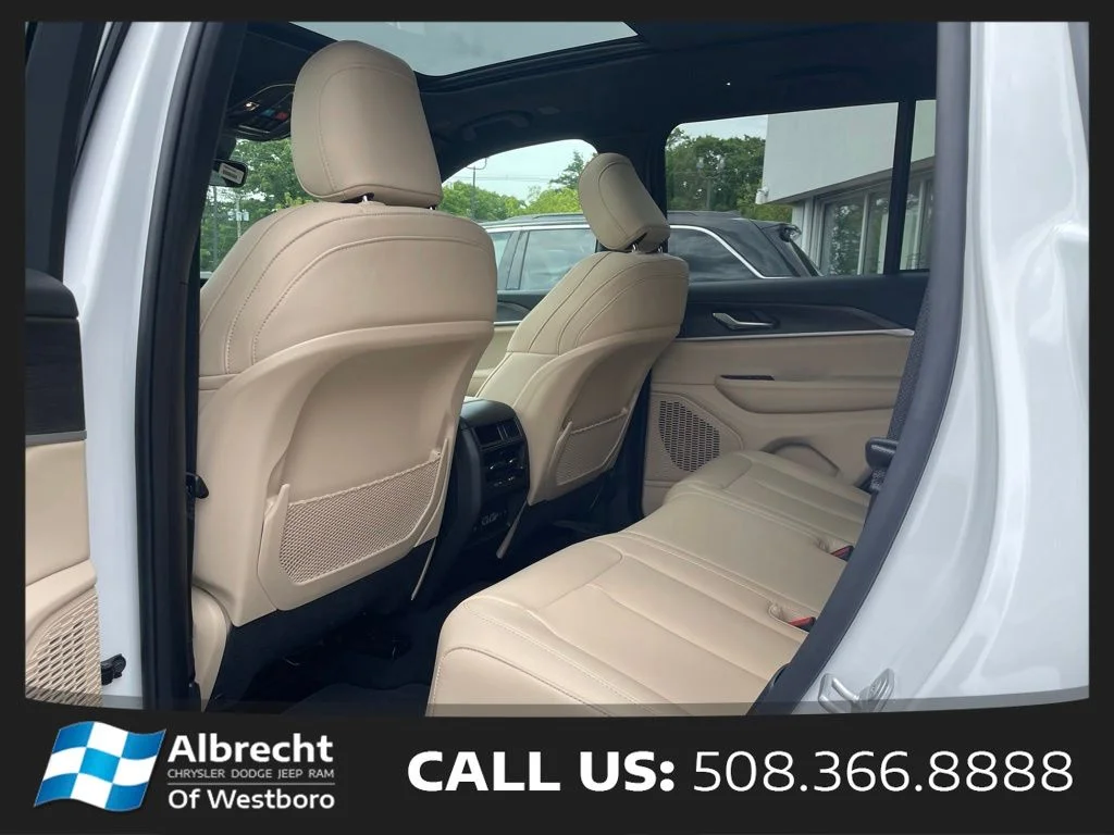 New 2025 Bright White Clear-Coat Exterior Paint Jeep Limited image 12