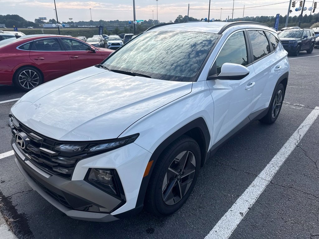 Used 2025 White Hyundai SEL image 2