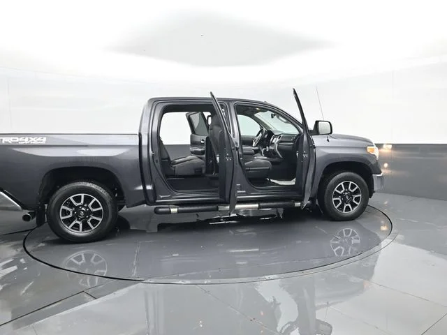 Used 2017 Magnetic Gray Metallic Toyota SR5 image 29