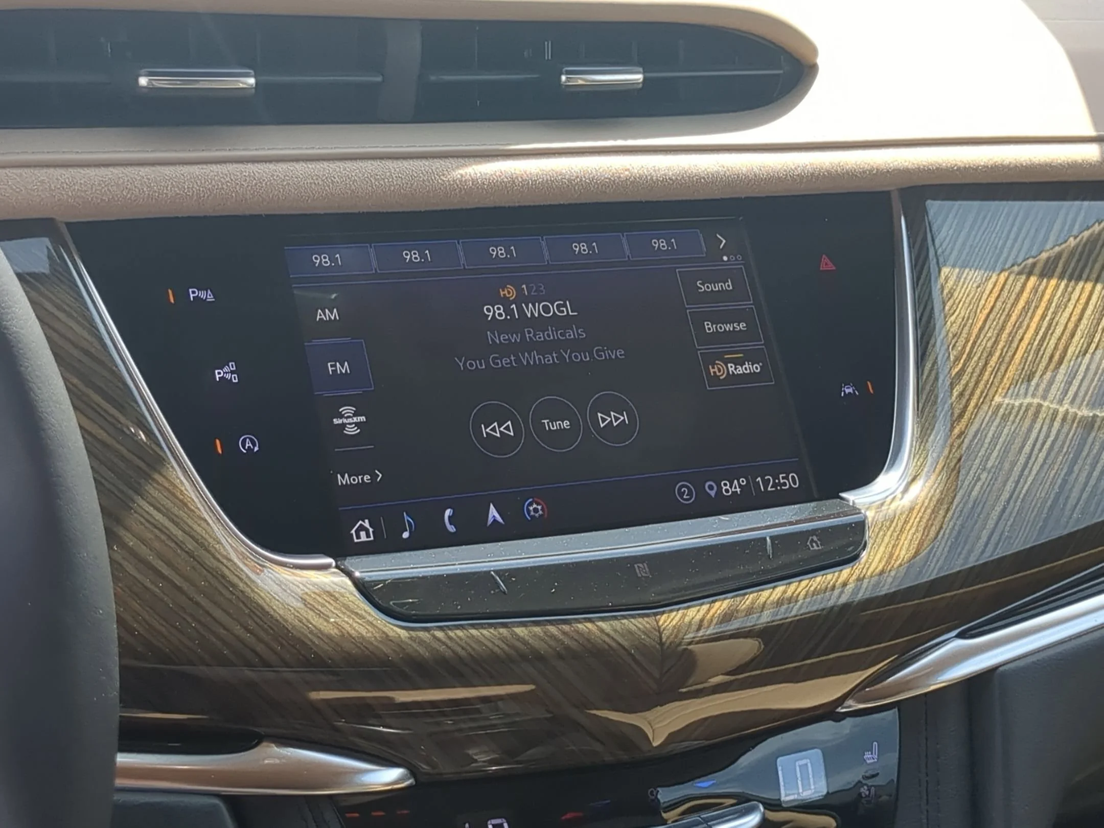 Used 2020 Crystal White Tricoat Cadillac AWD Premium Luxury image 12