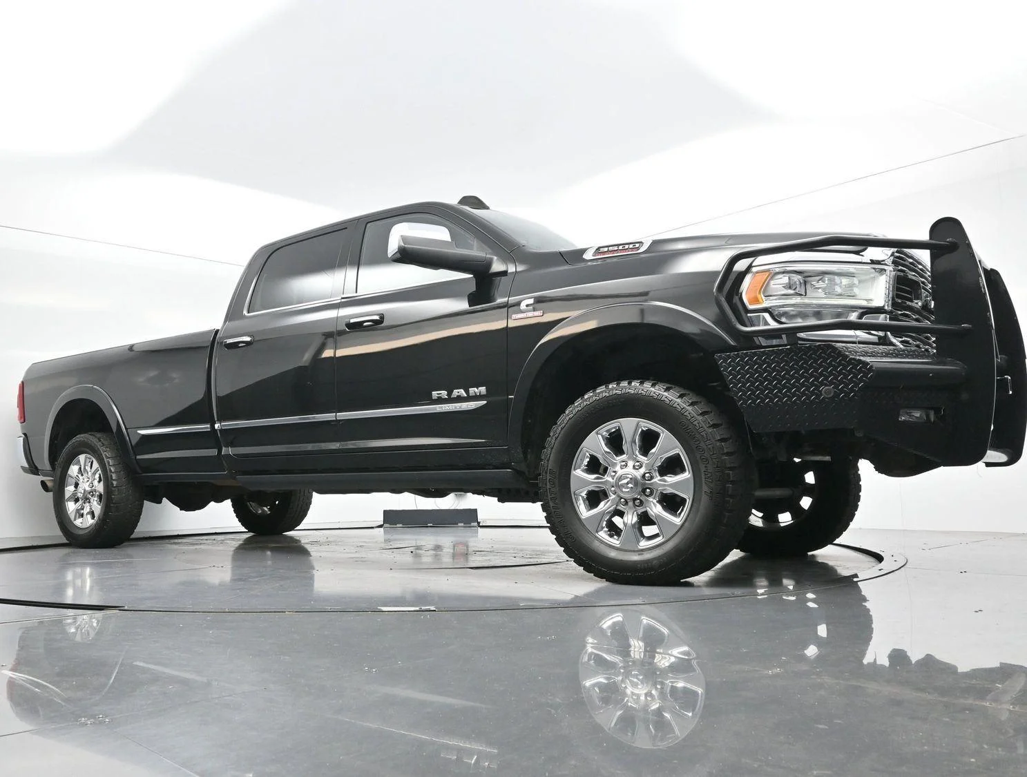 Used 2022 Diamond Black Crystal Pearlcoat Ram Limited image 37