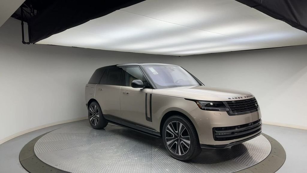 Used 2023  Land Rover Autobiography image 2