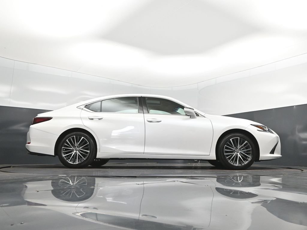 Used 2024 White Lexus 350 image 43