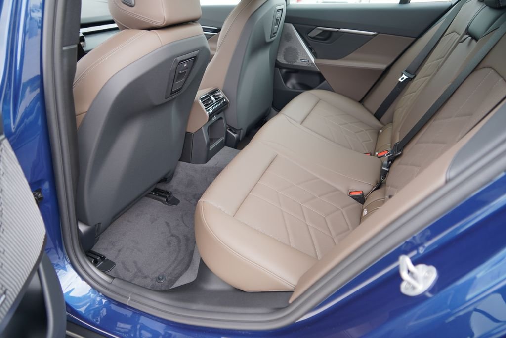 New 2027 Phytonic Blue Metallic BMW eDrive40 image 25