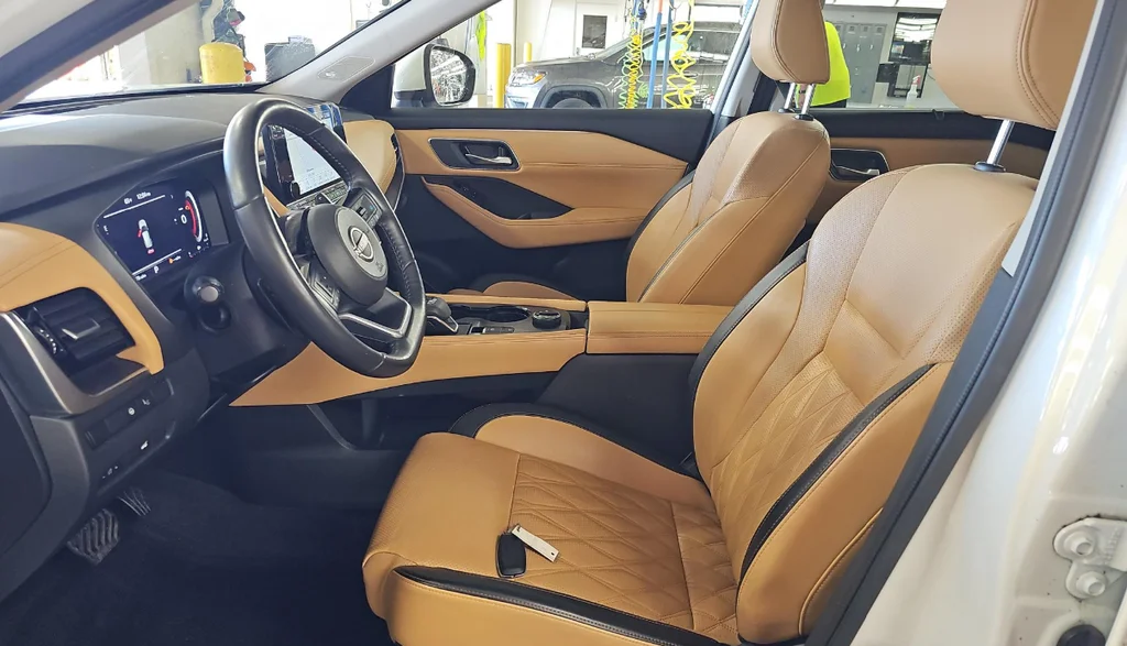 Used 2023 White Nissan Platinum image 19