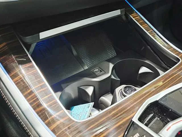 Used 2025 Black Sapphire Metallic BMW xDrive50e image 19