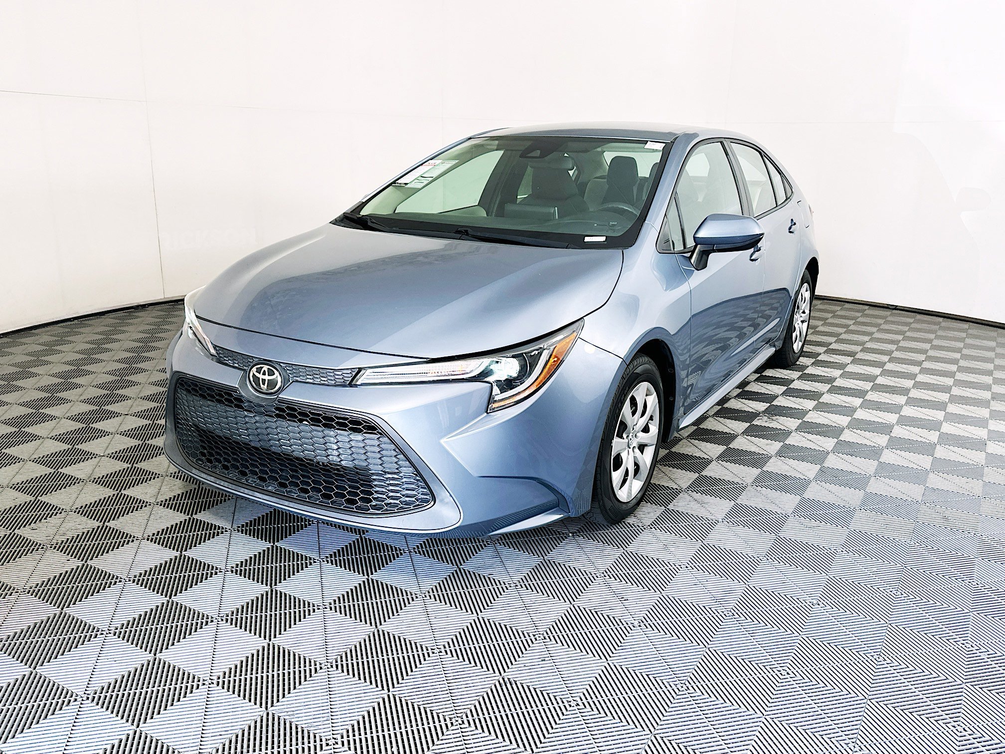 Used 2020 Celestite Toyota LE image 7