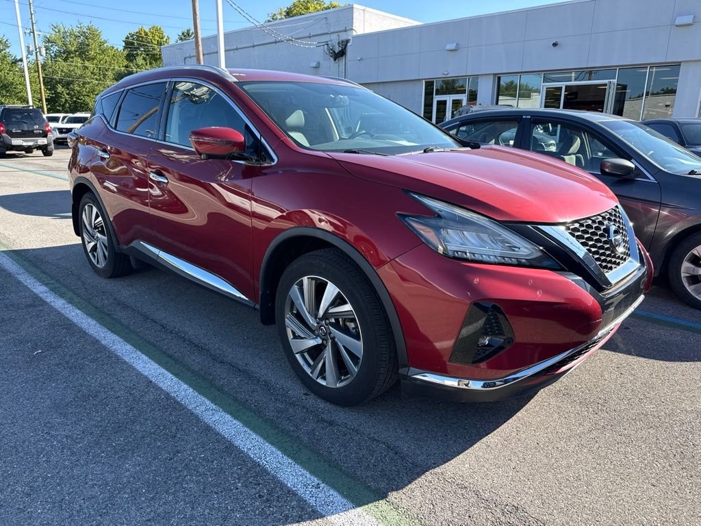 Used 2019 Red Nissan SL image 1