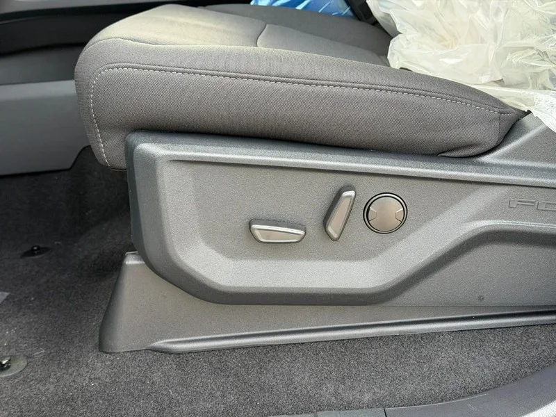 New 2026 Oxford White Ford XLT 4WD SuperCrew 5.5
