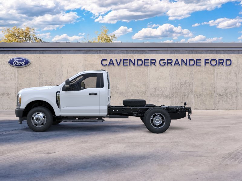 New 2025 Oxford White Ford F-350® XL image 3