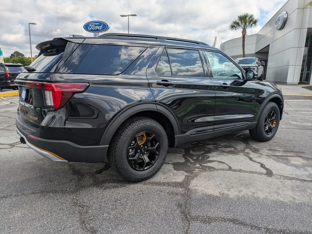 New 2026 Agate Black Metallic Ford Tremor image 4