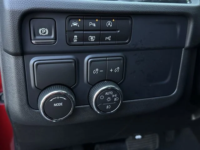 2026 Chevrolet Suburban LT - Photo 18