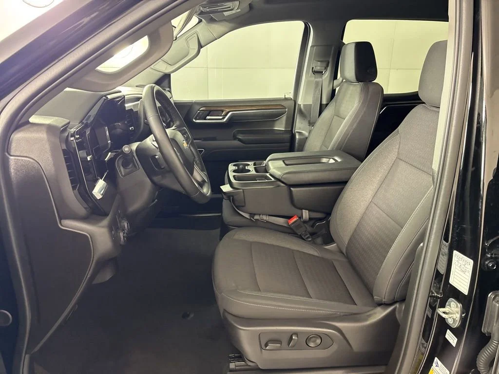 Used 2024 Black Chevrolet LT image 31