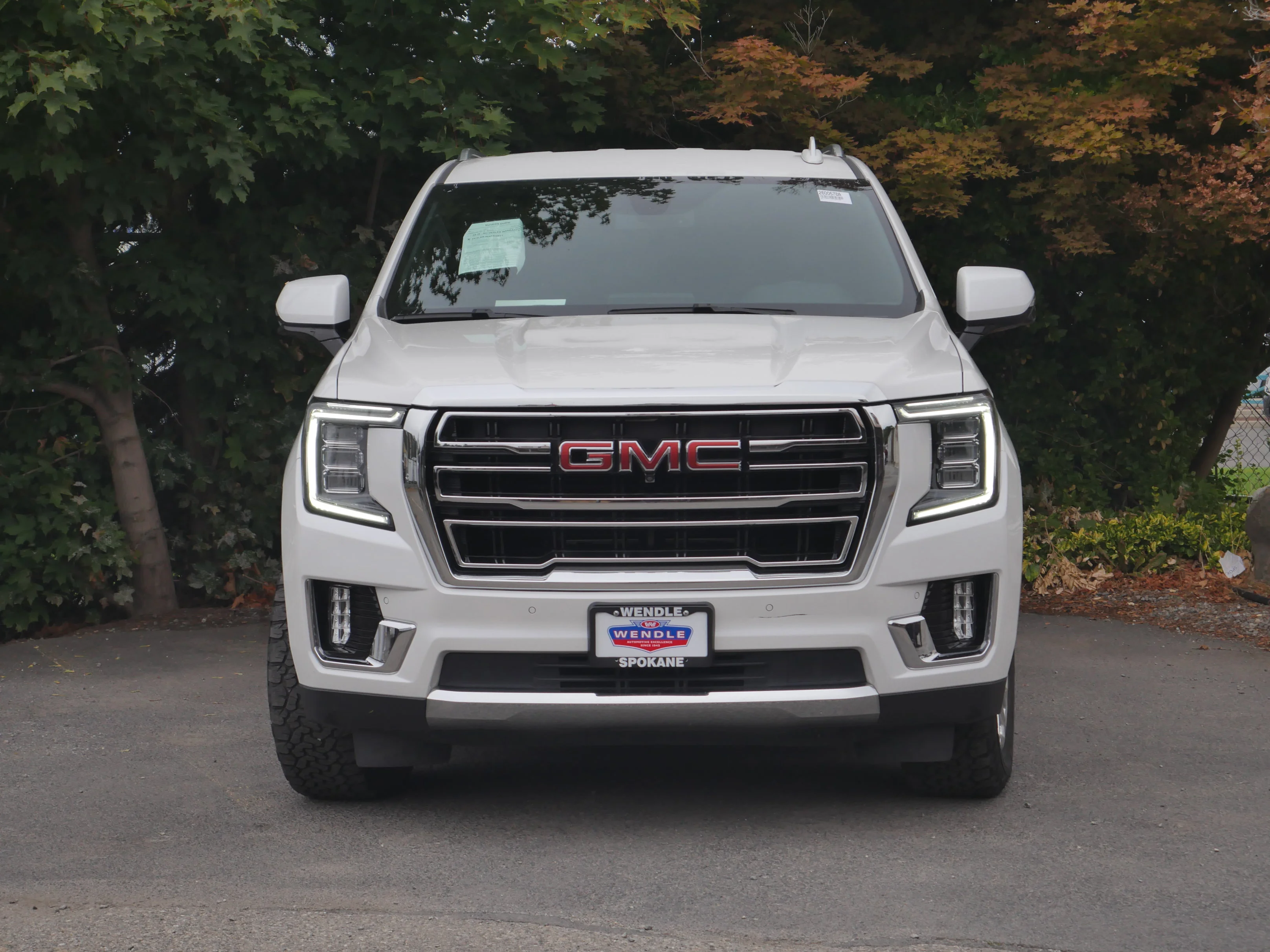 Used 2021 White Frost Tricoat GMC SLT image 38